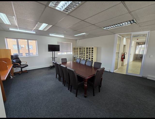 1,300M² OFFICE FOR SALE IN ILLIONDALE